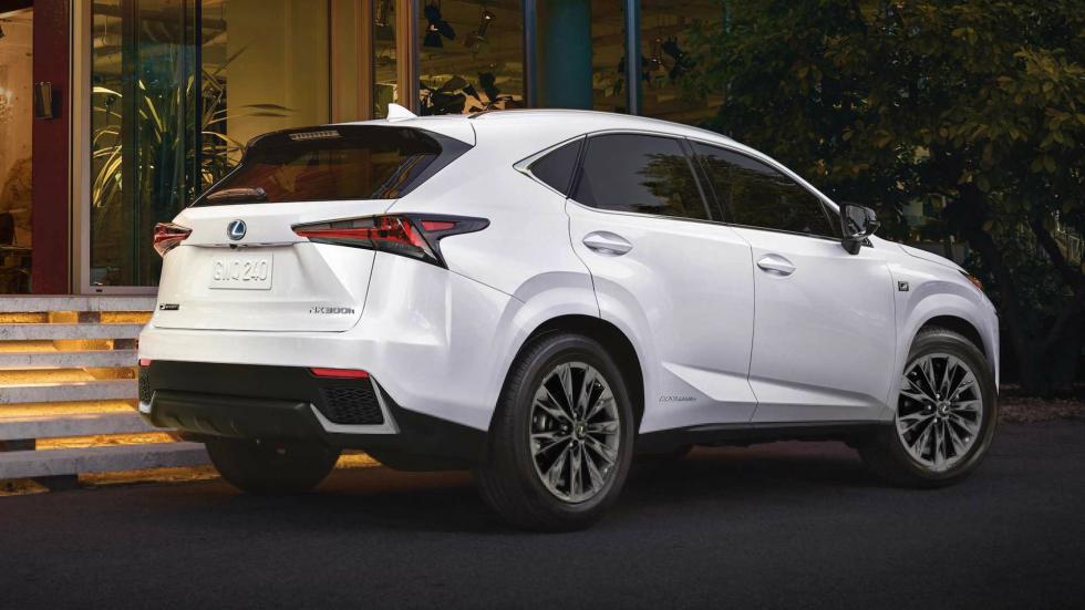 Ειδική έκδοση του Lexus NX με χρώμα Ελλάδας